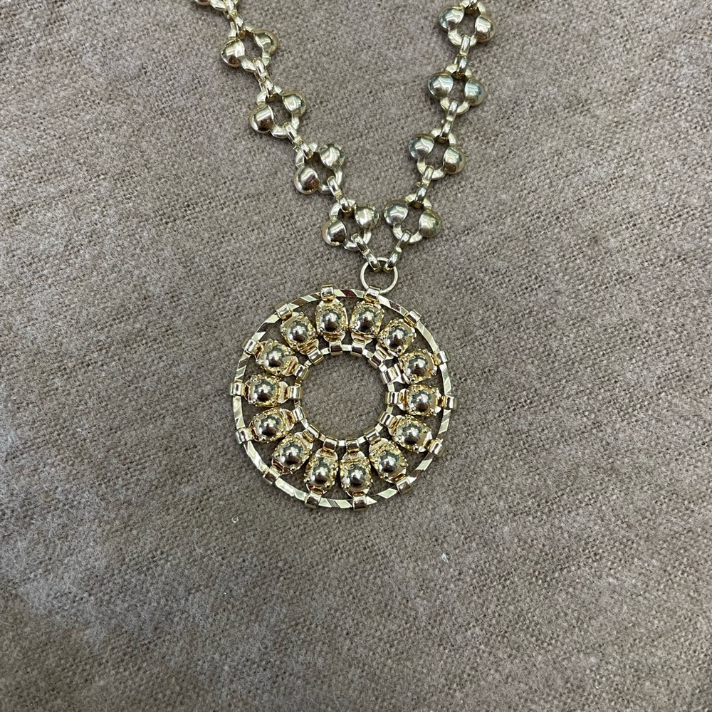 Gold tone sunburst design necklace. Costume/fashion jewelry. - Picture 2 of 6